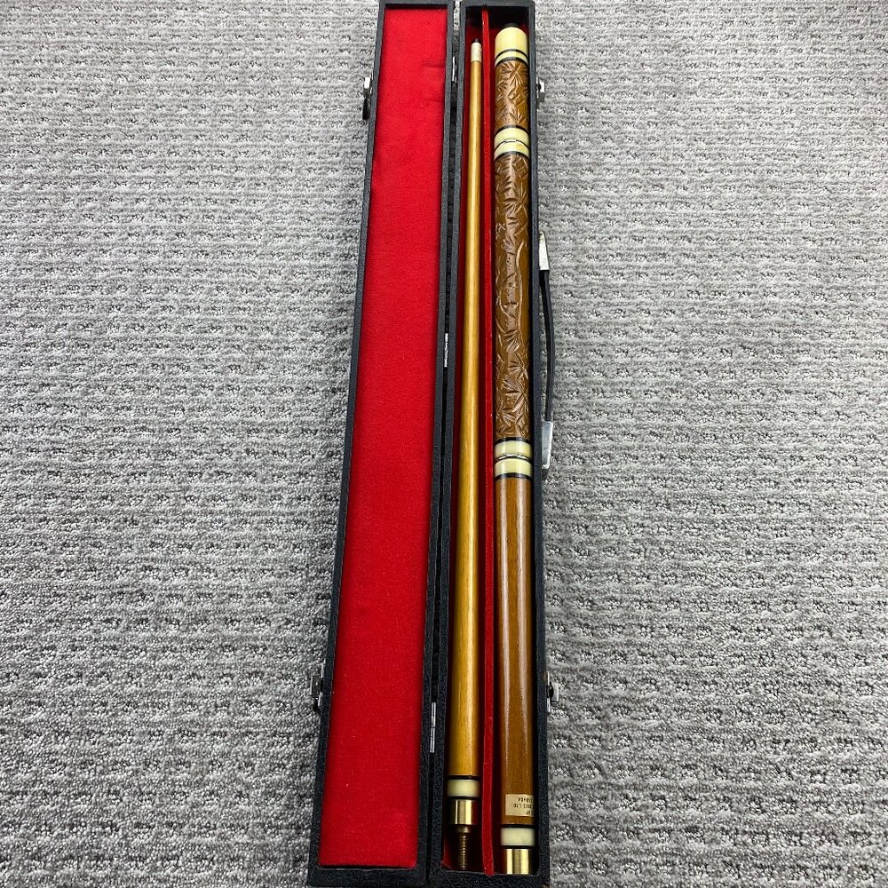 Vintage Intricate Wooden Carved Pool Cue 56" Made in Taiwan With Original Case
